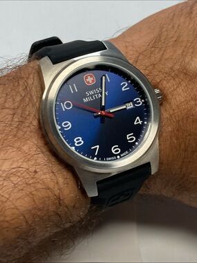 Swiss Military Field Classic, blue Dial, black Silicone Strap, new battery